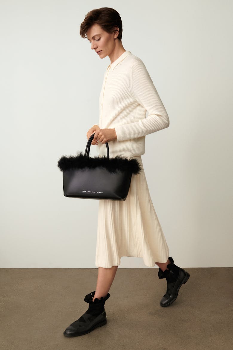 Shopper with Feathers Black