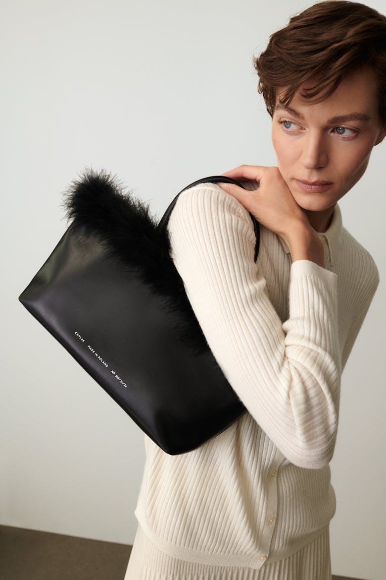 Shopper with Feathers Black