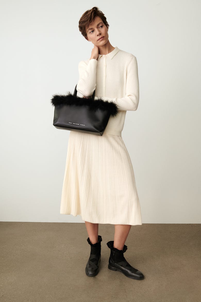 Shopper with Feathers Black