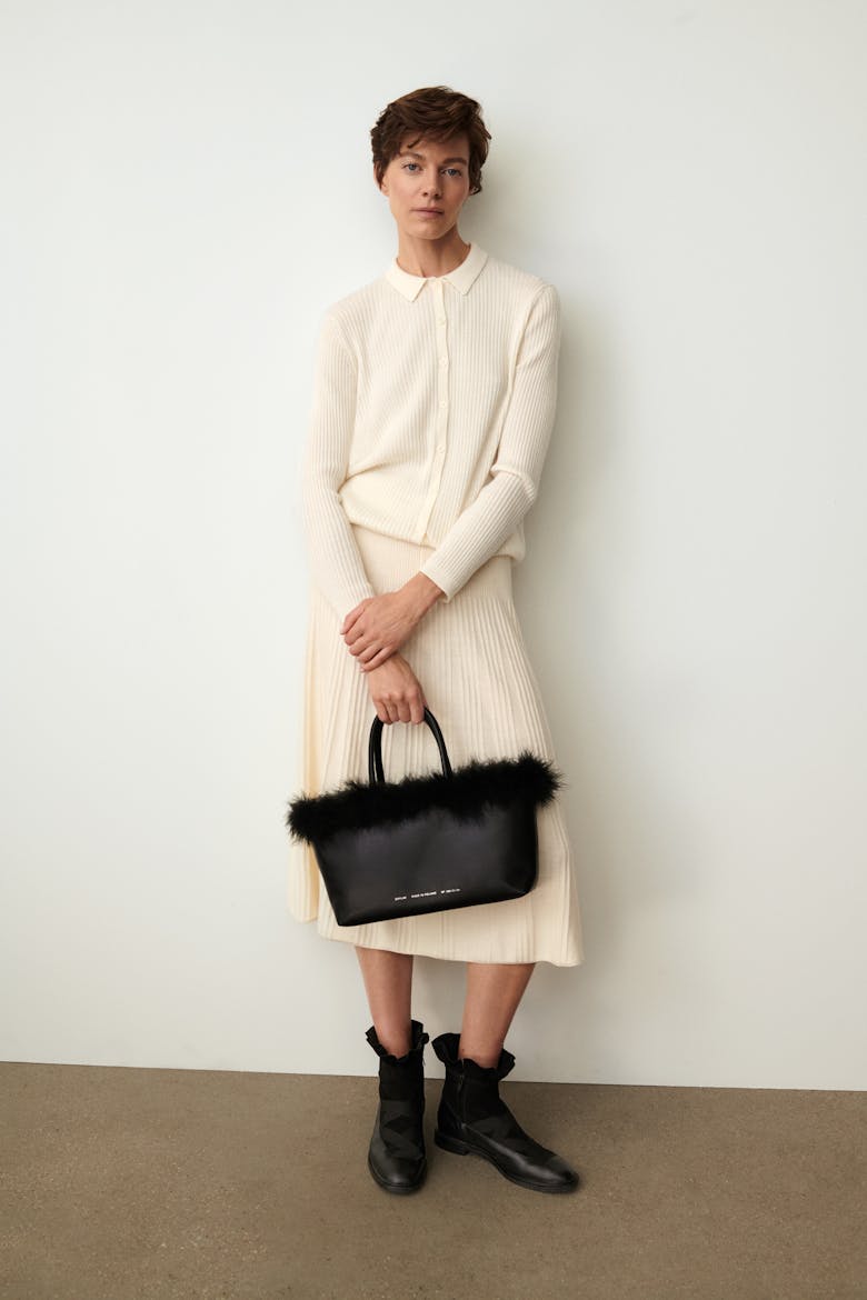 Shopper with Feathers Black