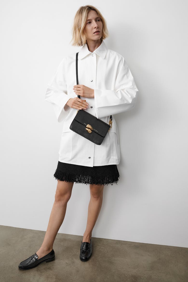 Shoulder Bag with Sculptural Seal “black lizard”