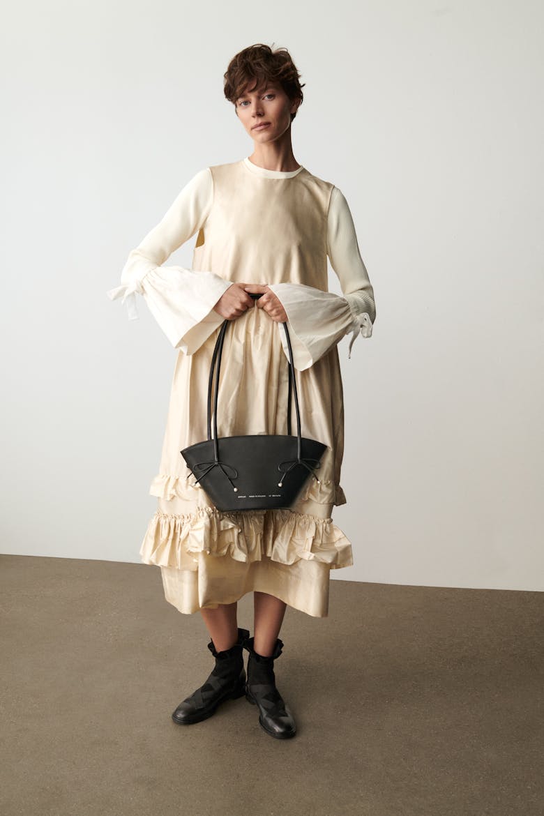 Small Basket with Pearls Black