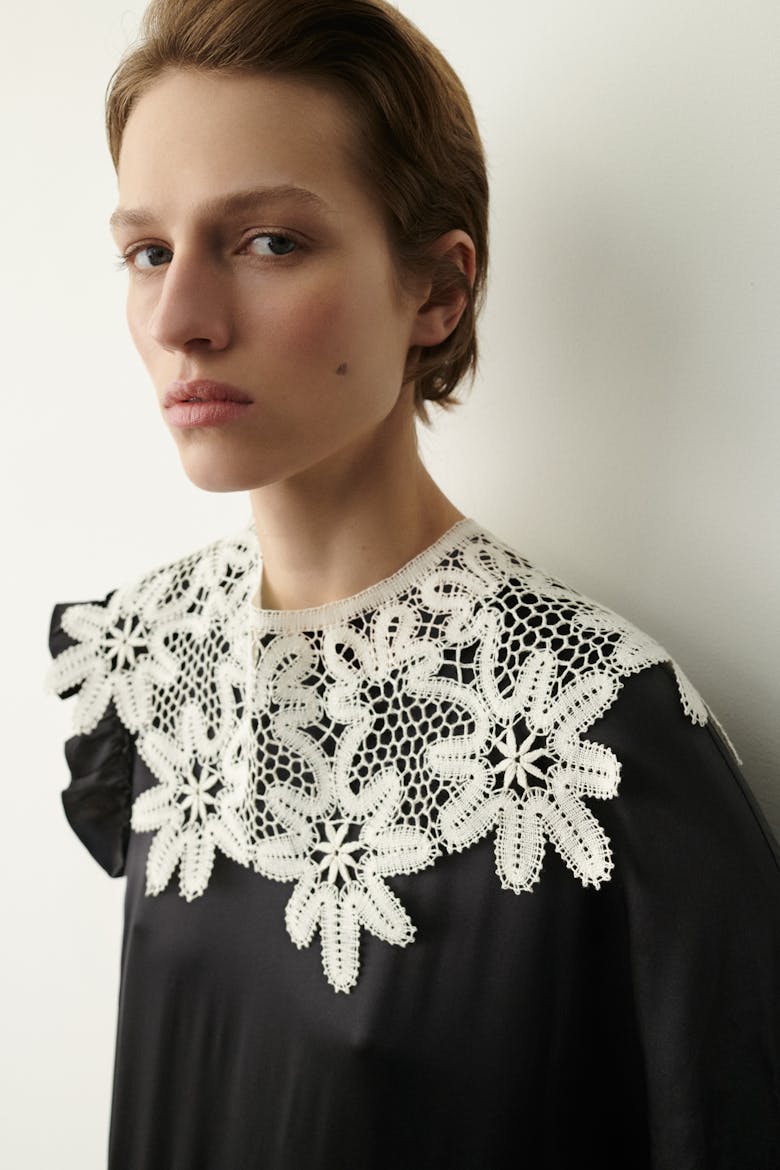 “Daisies” Collar