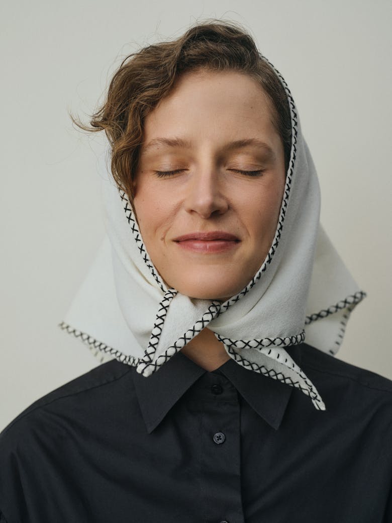 Shawl with Wilanów-style Embroidery