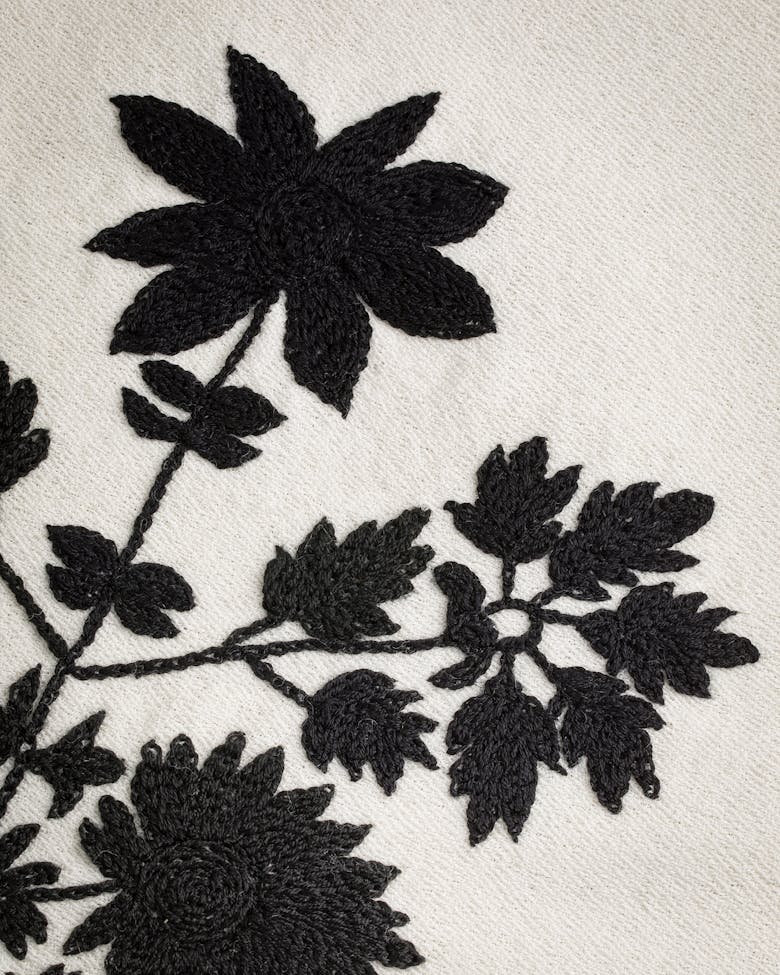 Shawl with Wilanów-style Embroidery