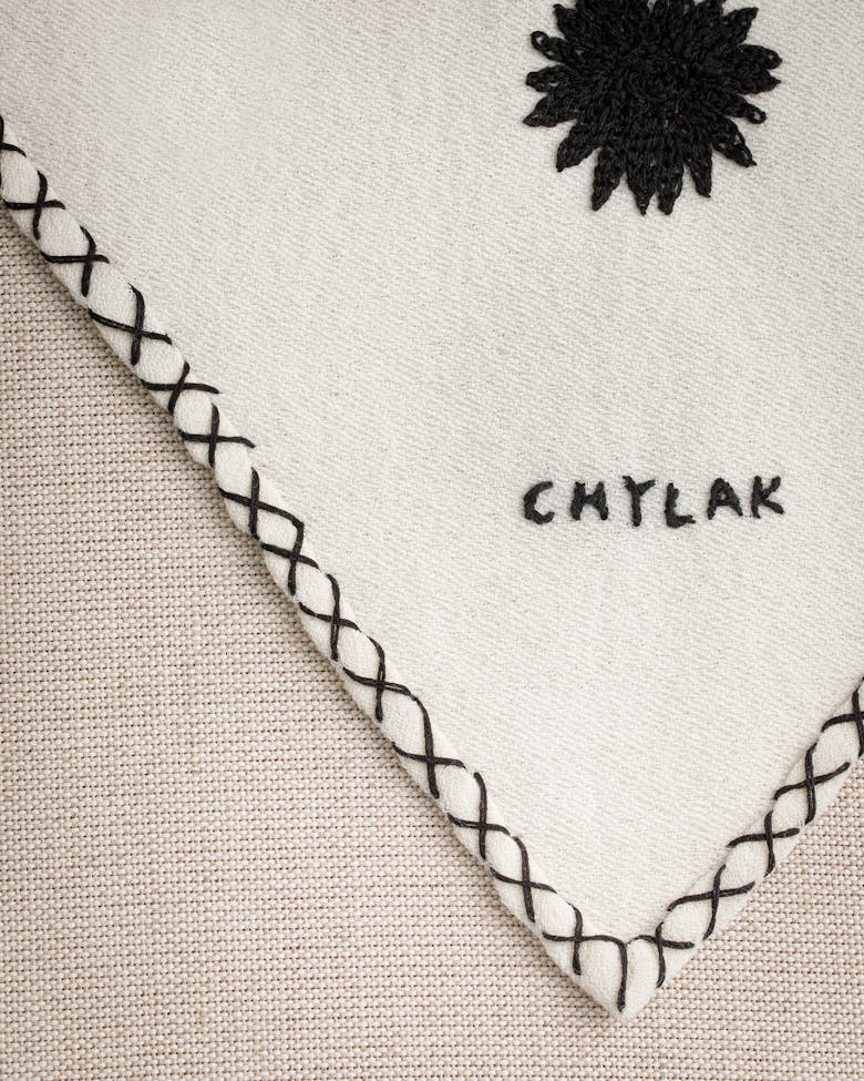 Shawl with Wilanów-style Embroidery