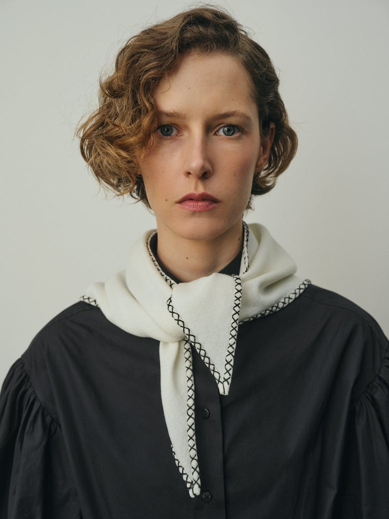 Shawl with Wilanów-style Embroidery