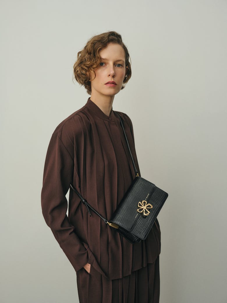 Shoulder Bag with Flower Buckle “black lizard”