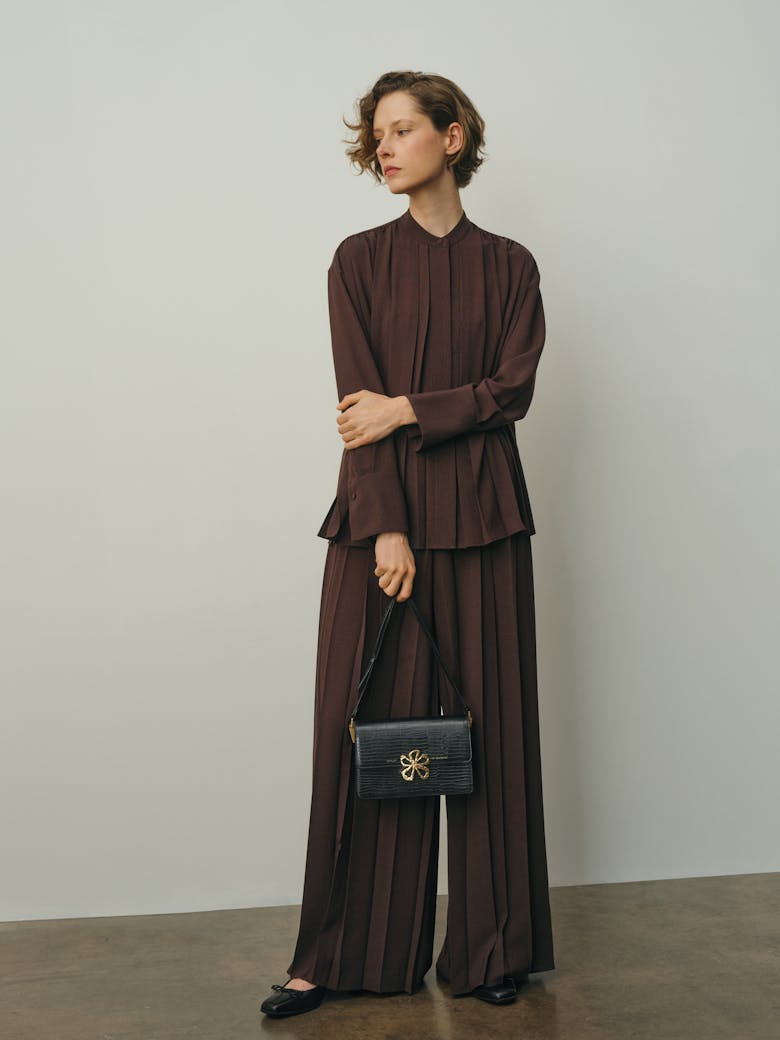 Shoulder Bag with Flower Buckle “black lizard”