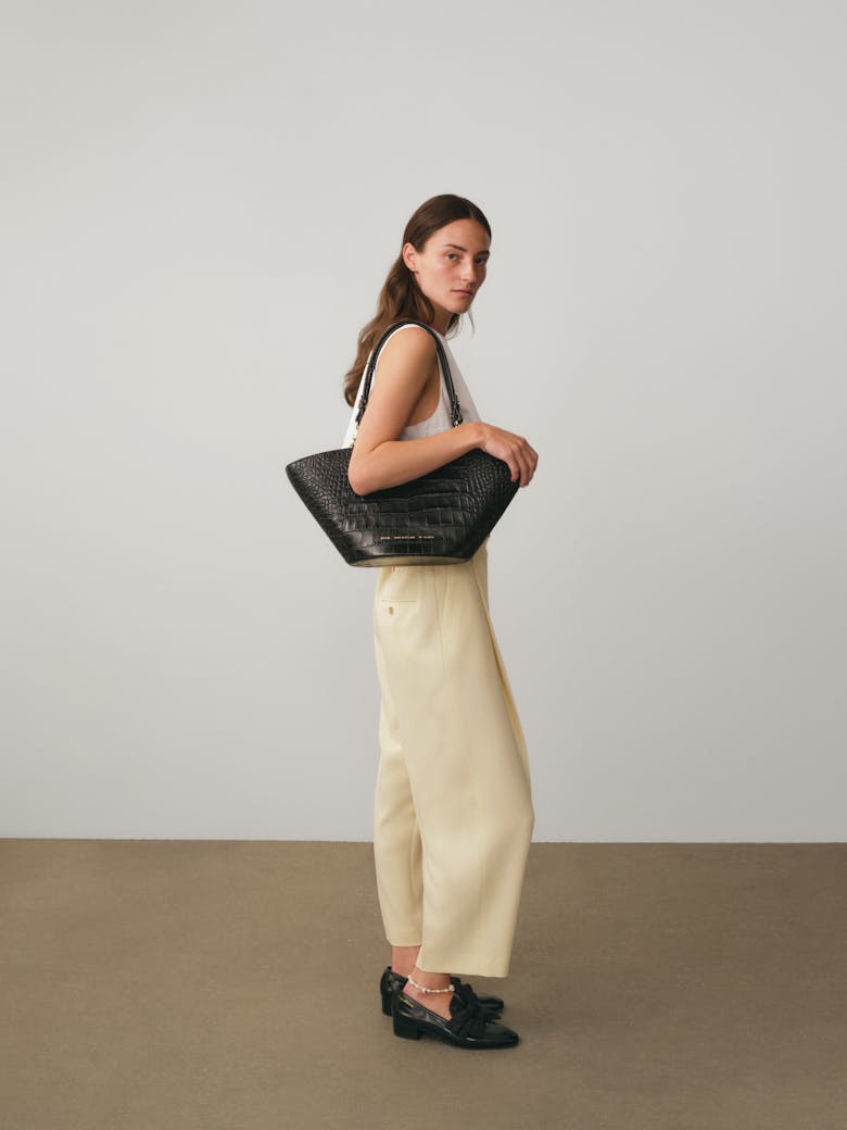 Big Basket Bag “glossy black crocodile”