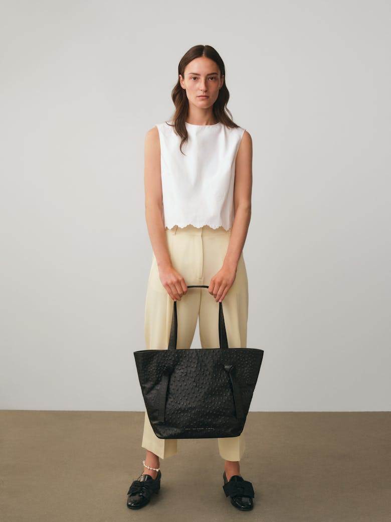Knot Shopper Bag “black ostrich”