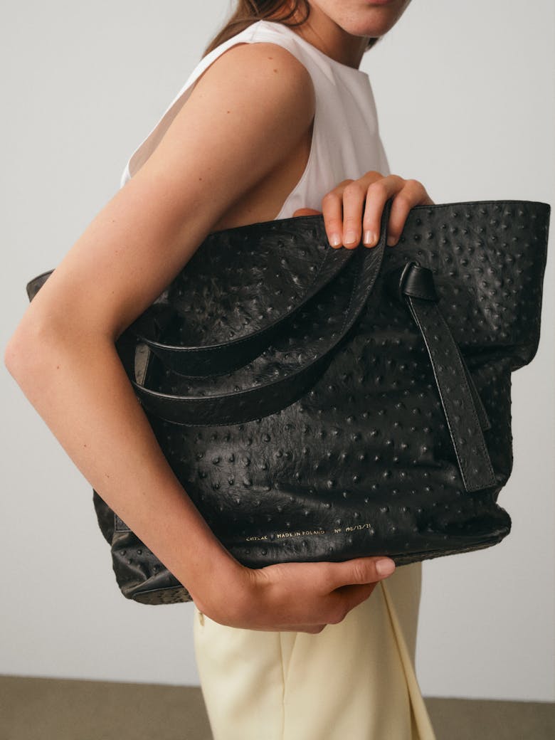 Knot Shopper Bag “black ostrich”