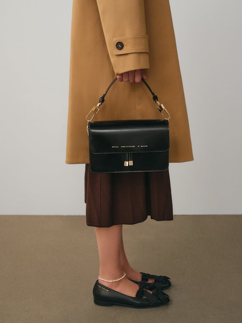 Shoulder Bag “glossy black”