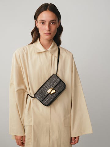 Flap Bag with Sculptural Seal “glossy black crocodile”