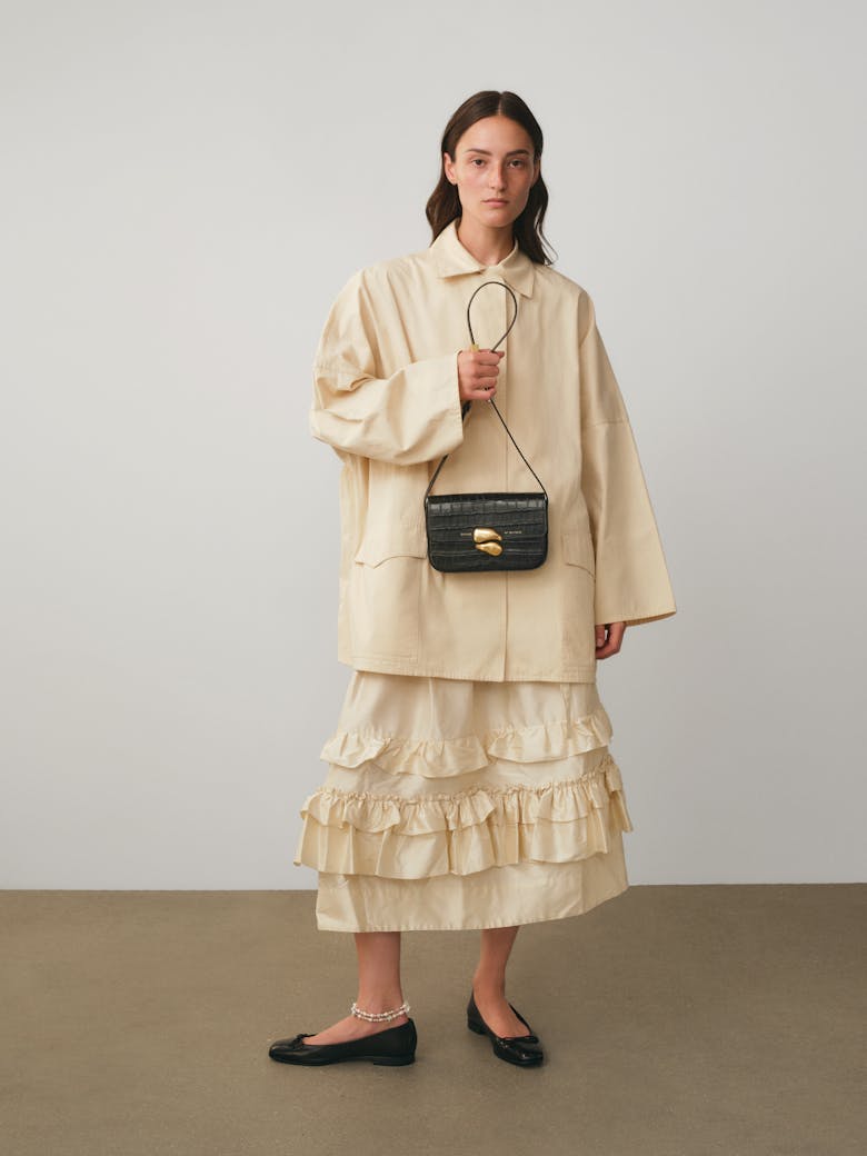 Flap Bag with Sculptural Seal “glossy black crocodile”