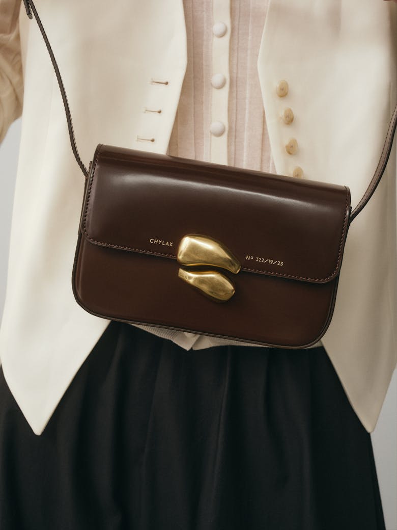 Flap Bag with Sculptural Seal “glossy brown”