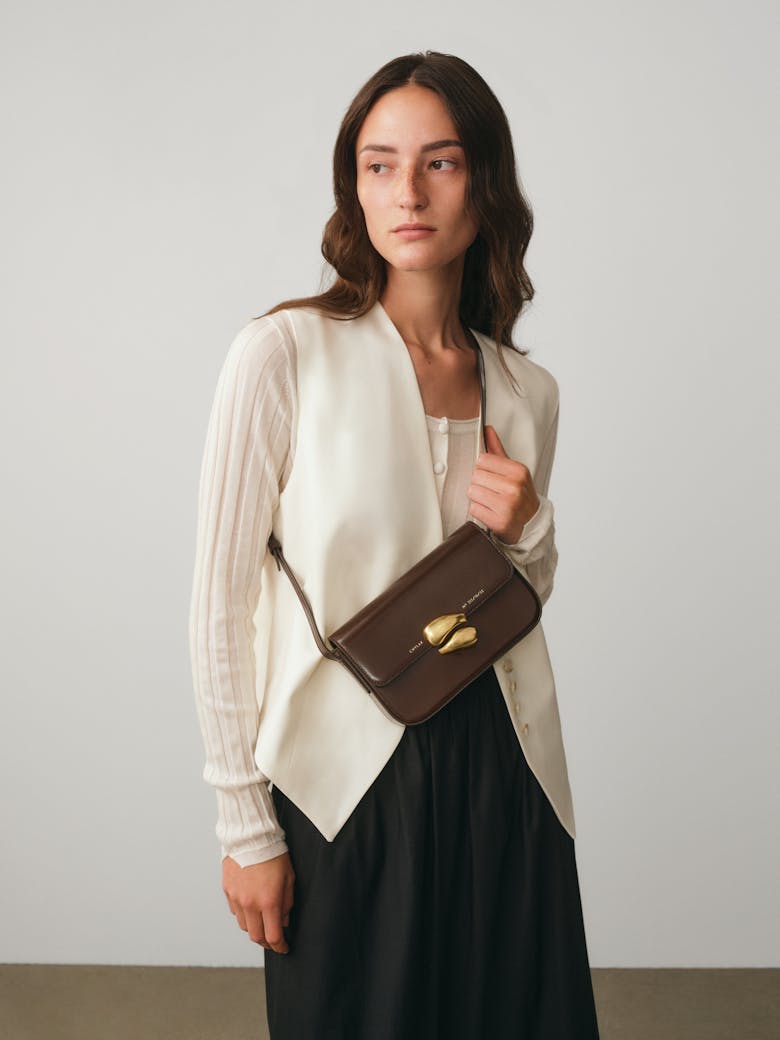 Flap Bag with Sculptural Seal “glossy brown”