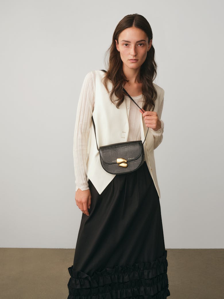 Saddle Bag with Sculptural Seal “black lizard”