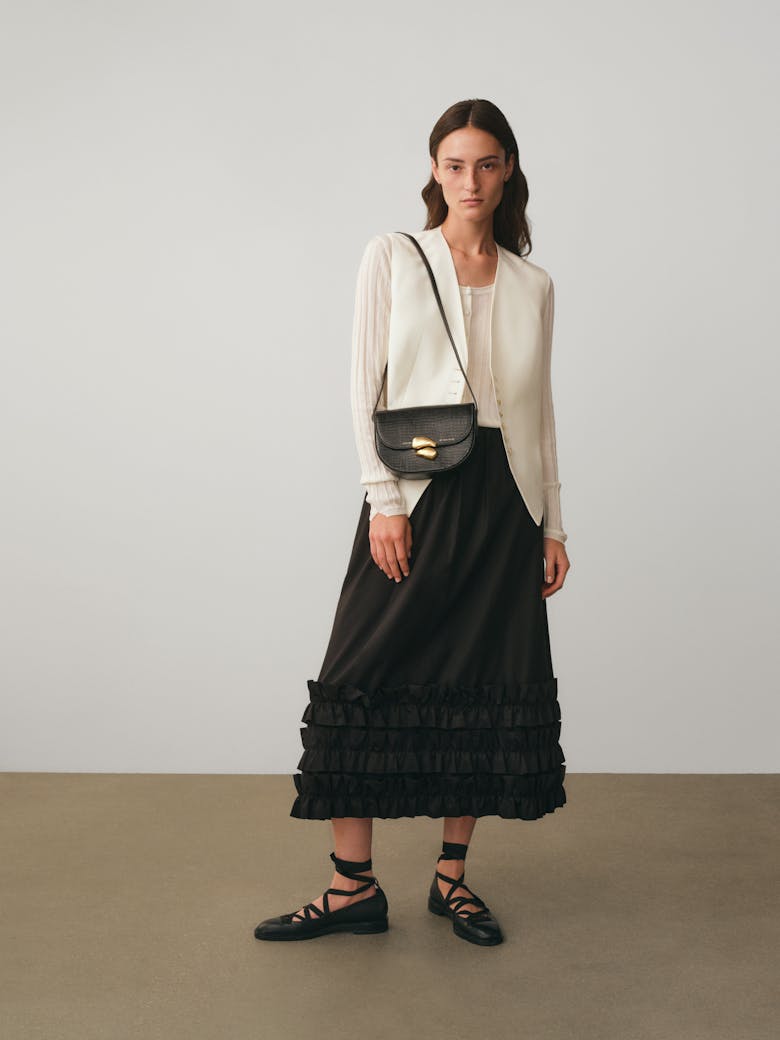 Saddle Bag with Sculptural Seal “black lizard”