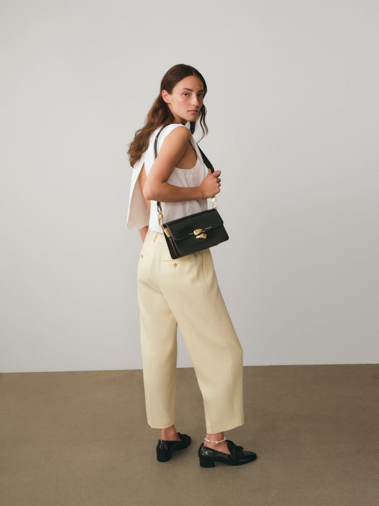 Shoulder Bag with Sculptural Seal “glossy black”