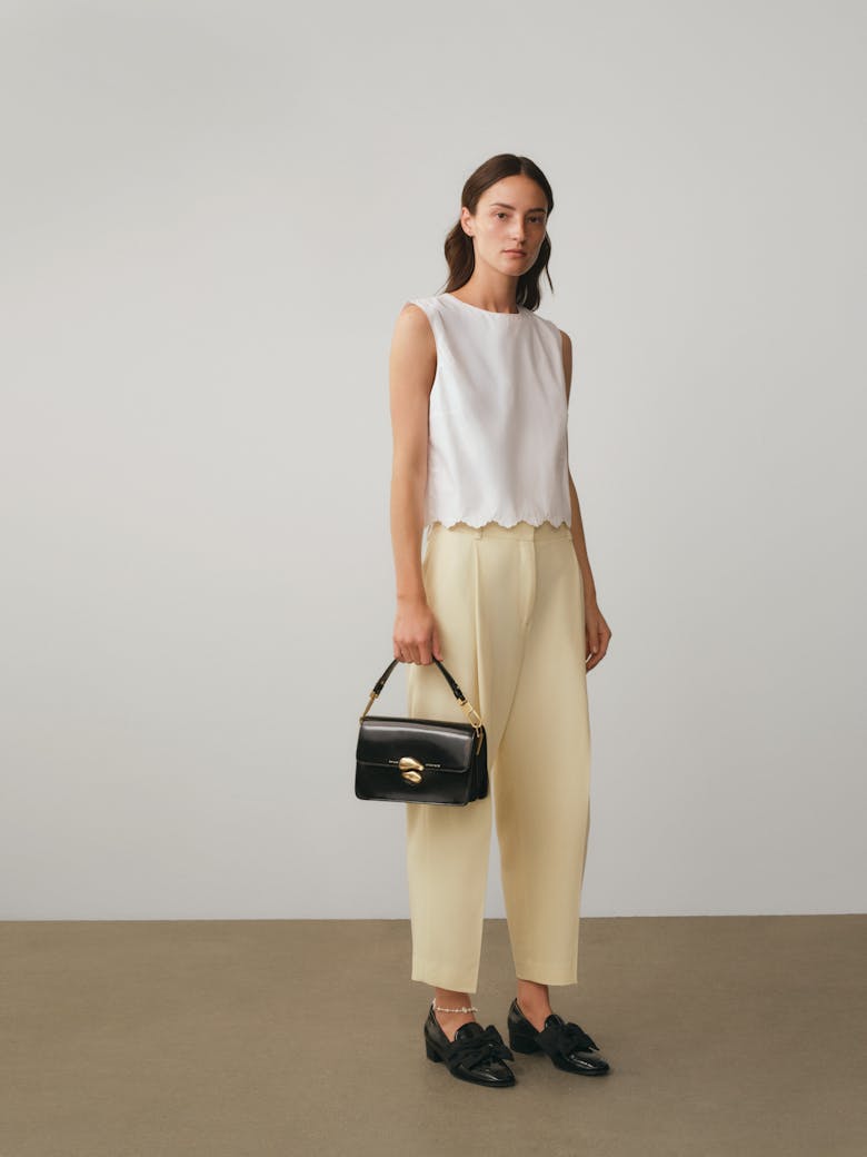 Shoulder Bag with Sculptural Seal “glossy black”