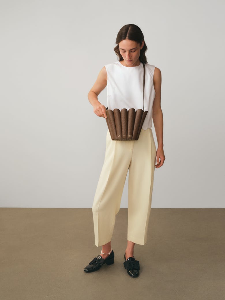 Small Shell Bag “brown ostrich”