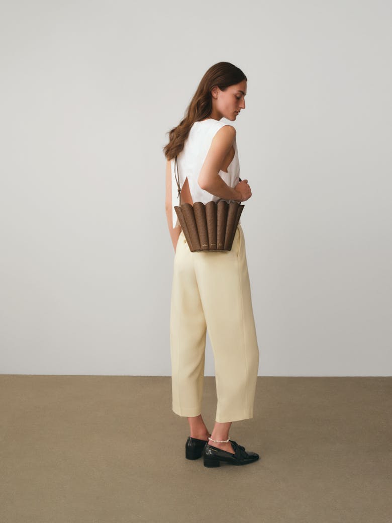 Small Shell Bag “brown ostrich”