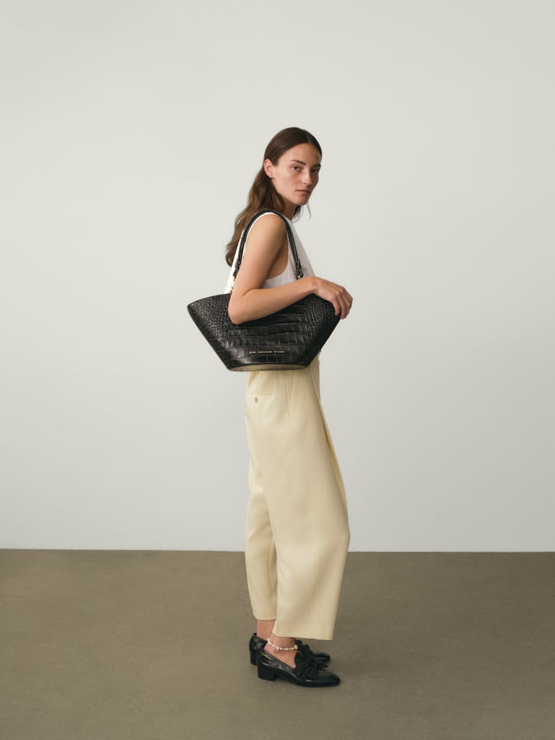 Big Basket Bag “glossy black crocodile”