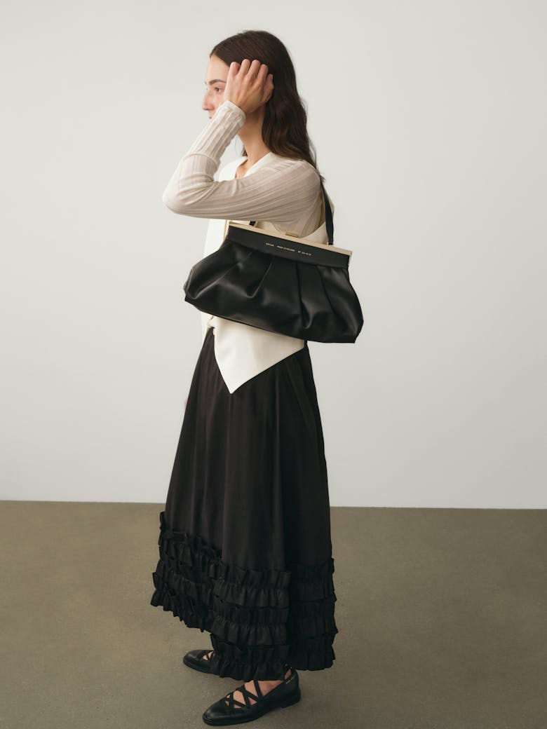 Dumpling Clasp Bag Black 