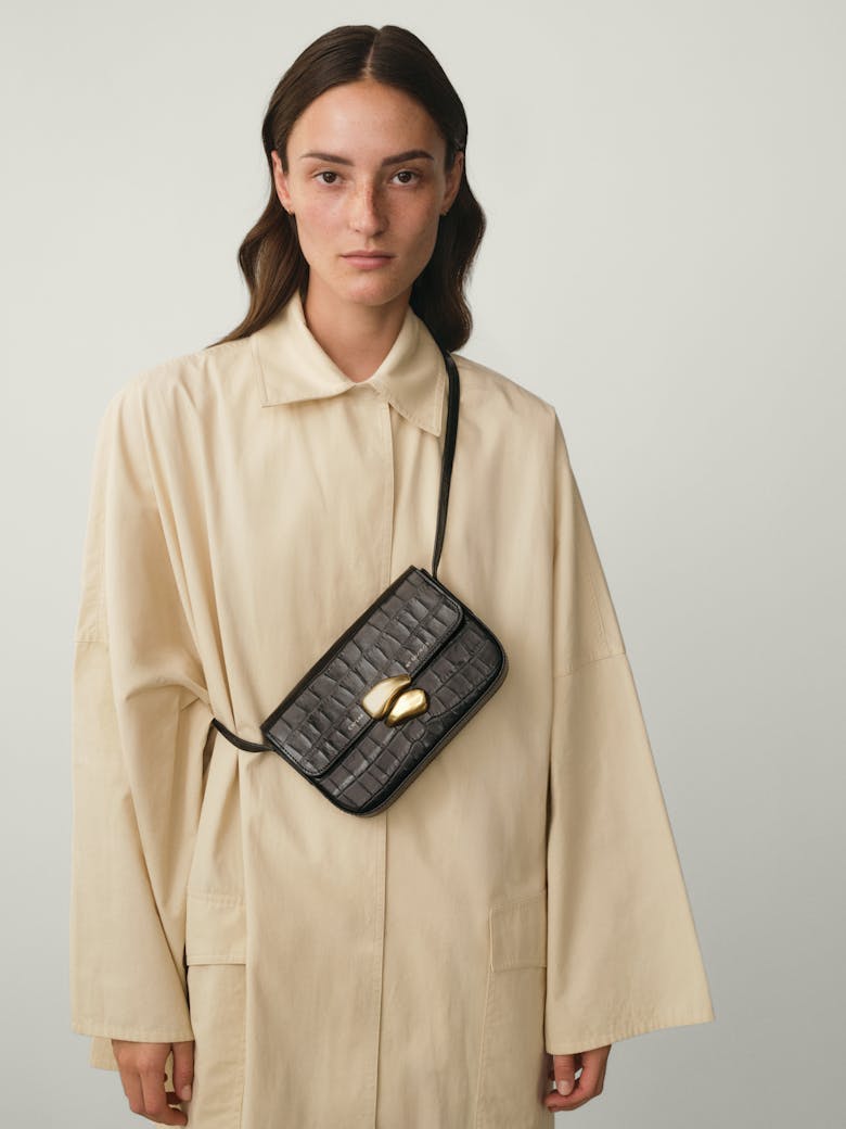 Flap Bag with Sculptural Seal “glossy black crocodile”