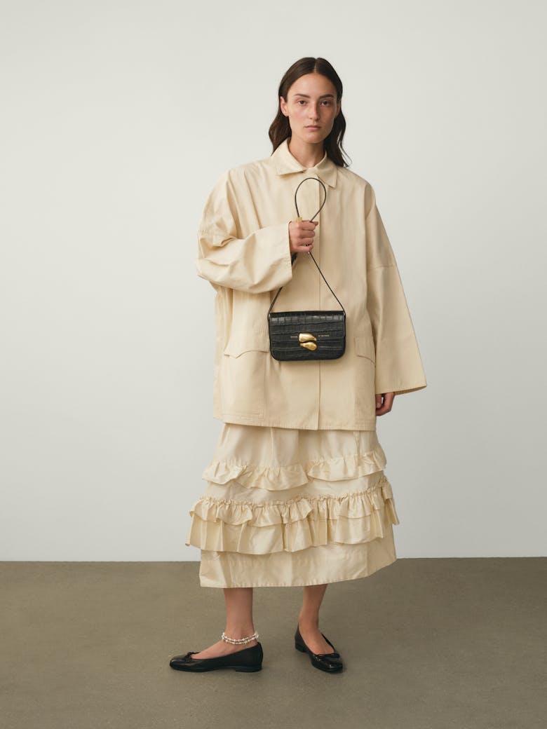 Flap Bag with Sculptural Seal “glossy black crocodile”