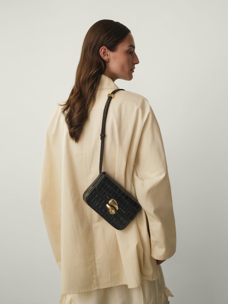 Flap Bag with Sculptural Seal “glossy black crocodile”