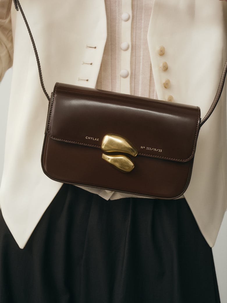 Flap Bag with Sculptural Seal “glossy brown”