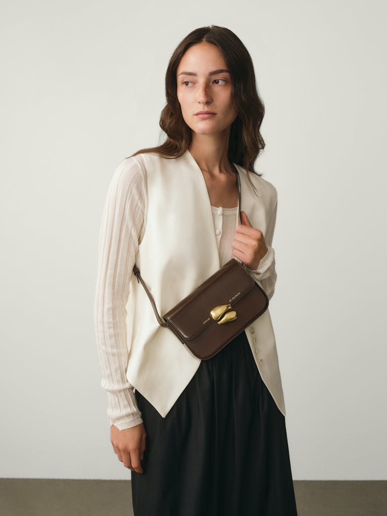 Flap Bag with Sculptural Seal “glossy brown”