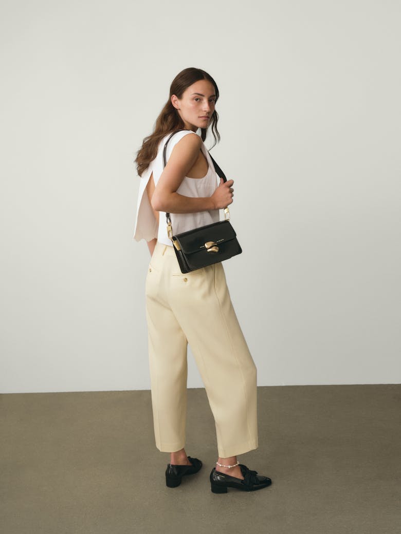 Shoulder Bag with Sculptural Seal “glossy black”