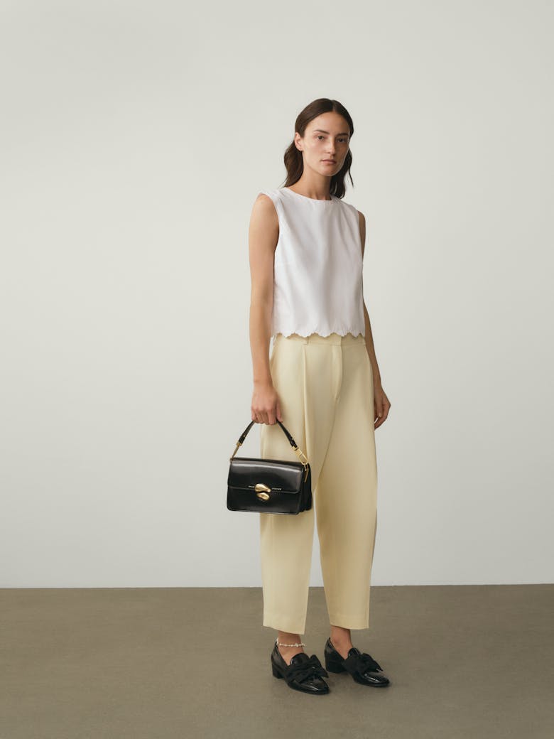 Shoulder Bag with Sculptural Seal “glossy black”