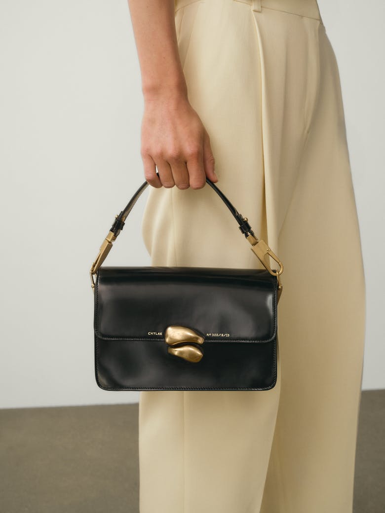 Shoulder Bag with Sculptural Seal “glossy black”
