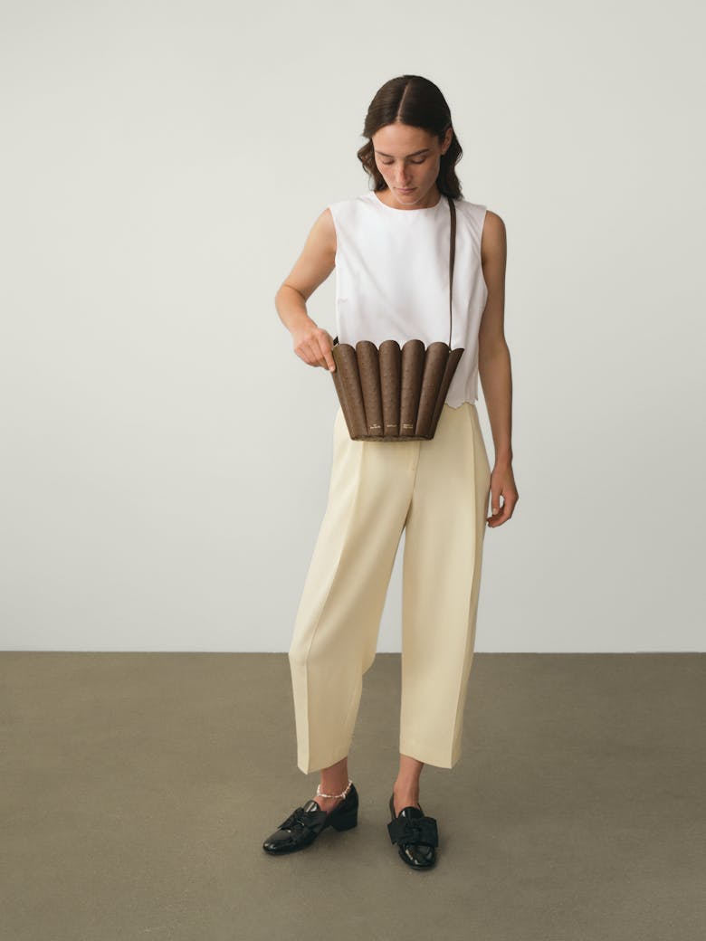 Small Shell Bag “brown ostrich”