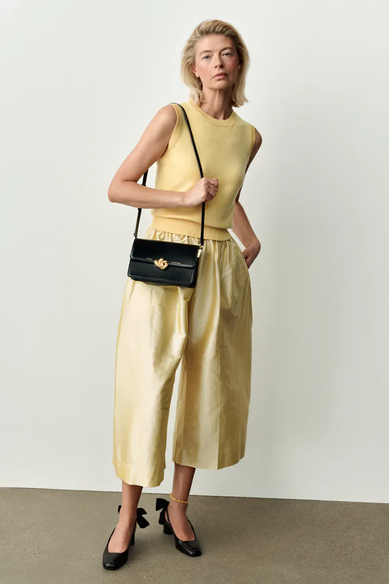 Medium Shoulder Bag with “Kogut” Seal “glossy black”