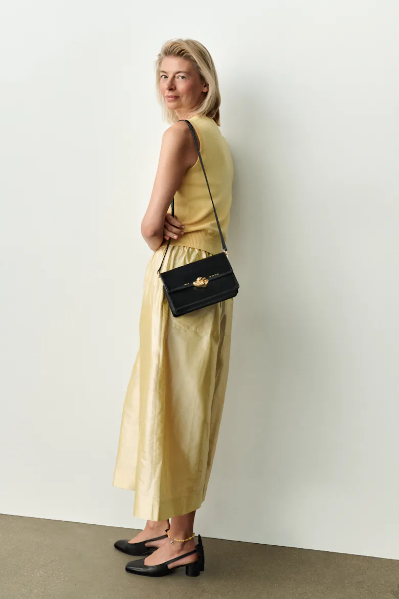 Medium Shoulder Bag with “Kogut” Seal “glossy black”