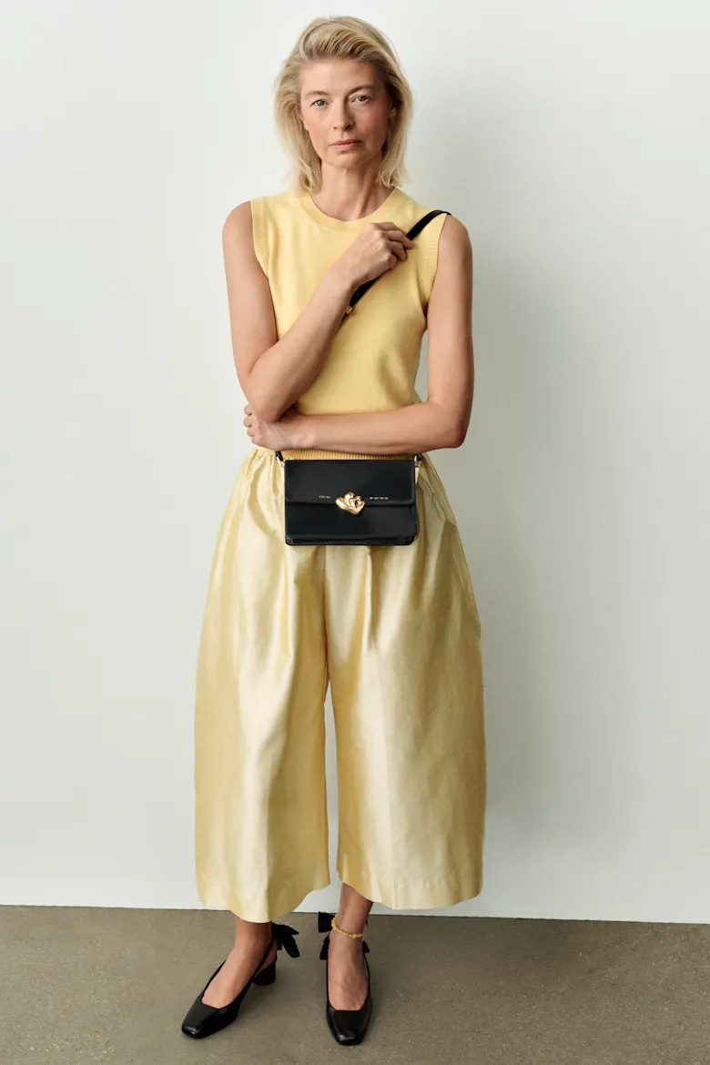 Medium Shoulder Bag with “Kogut” Seal “glossy black”