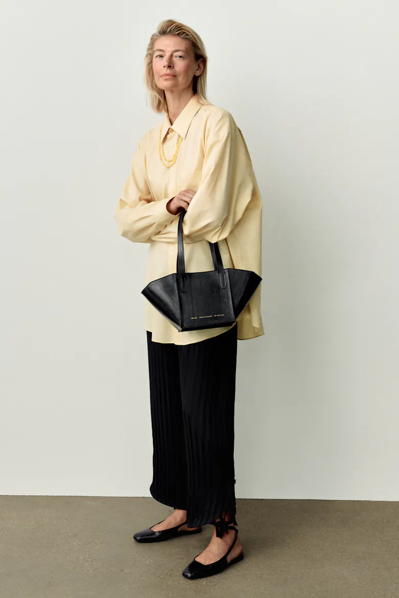 Small Structural Tote Bag “black eel”