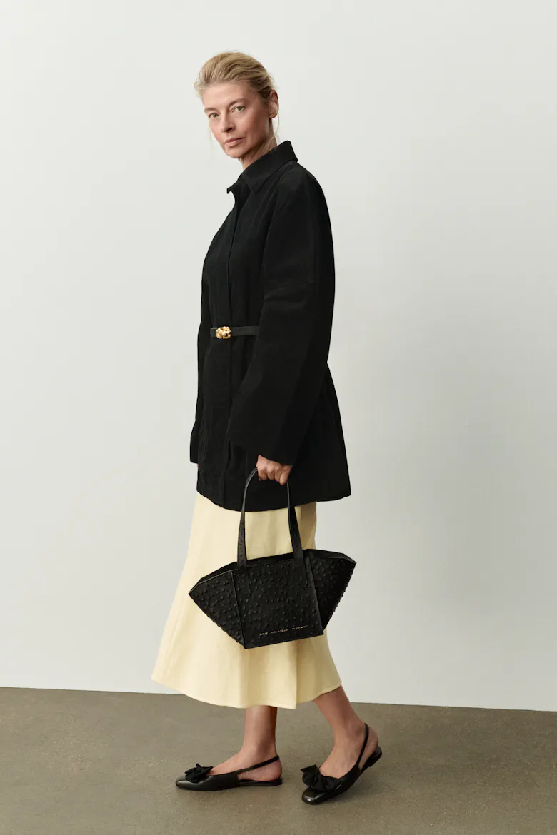 Small Structural Tote Bag “black ostrich”