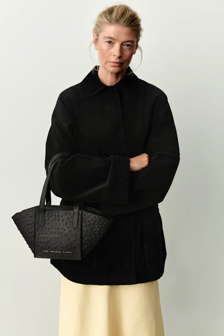 Small Structural Tote Bag “black ostrich”