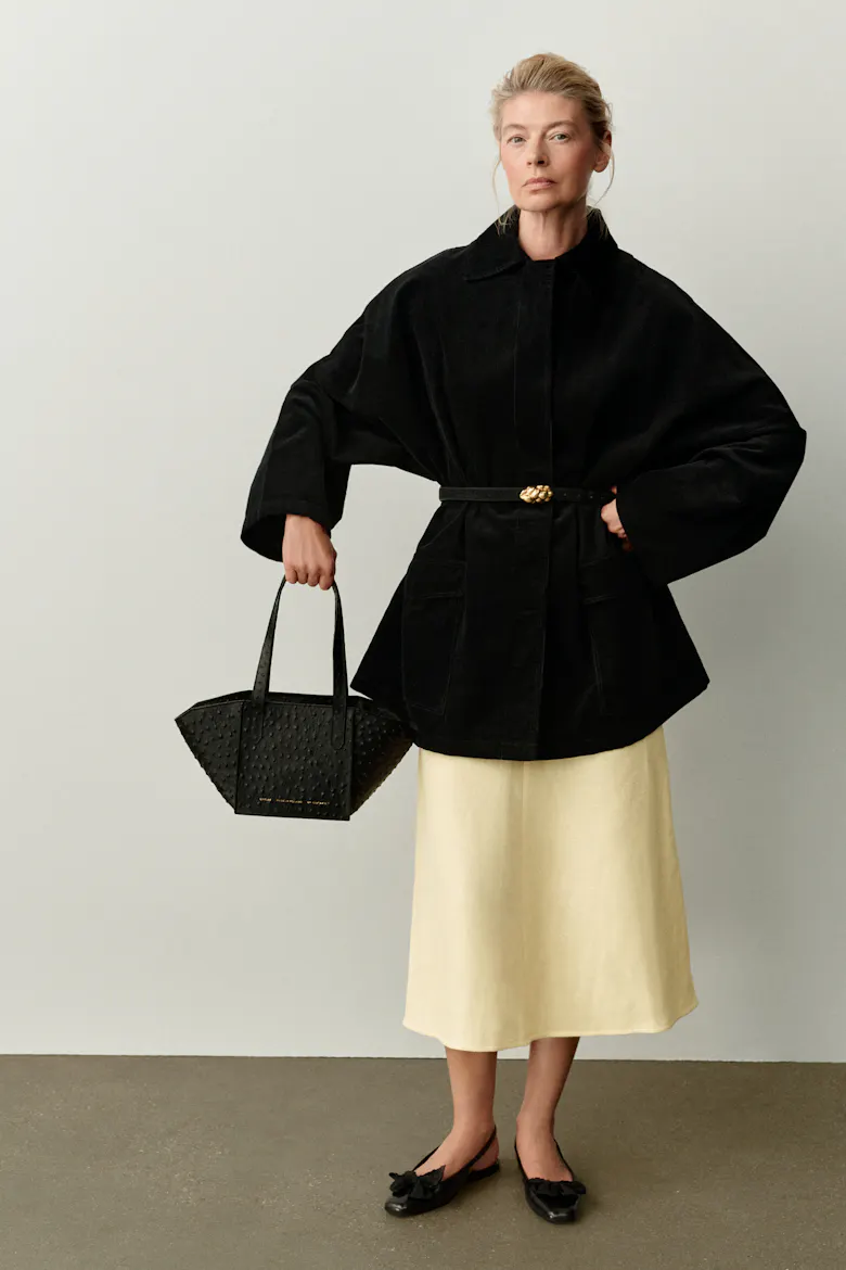 Small Structural Tote Bag “black ostrich”