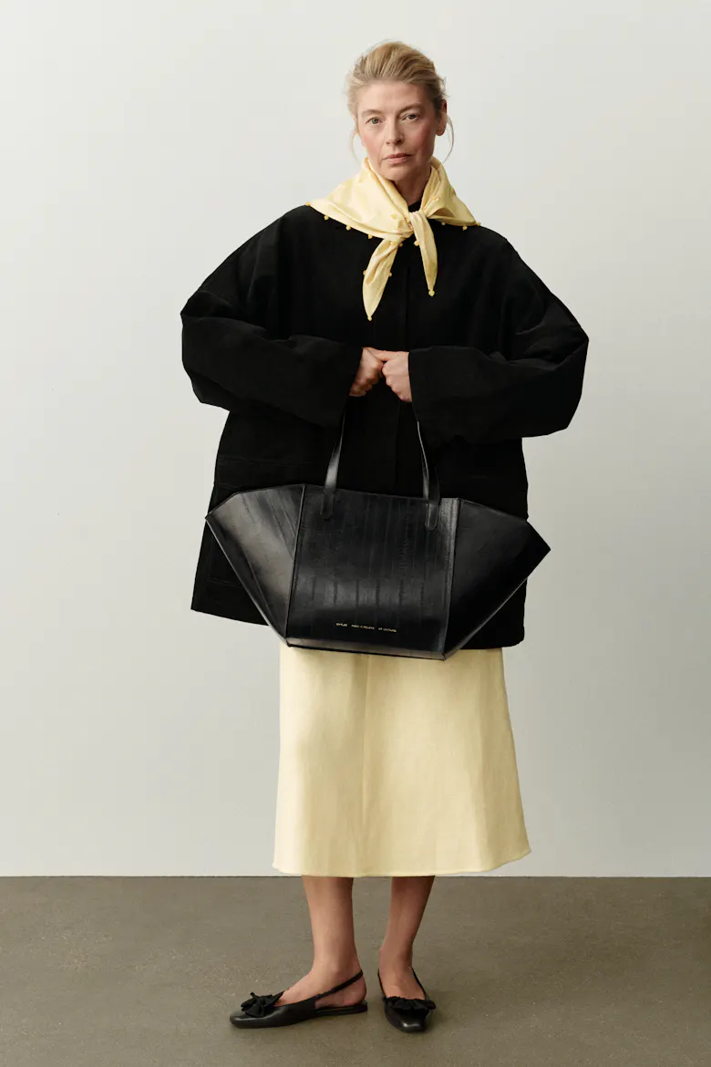 Structural Tote Bag “black eel”