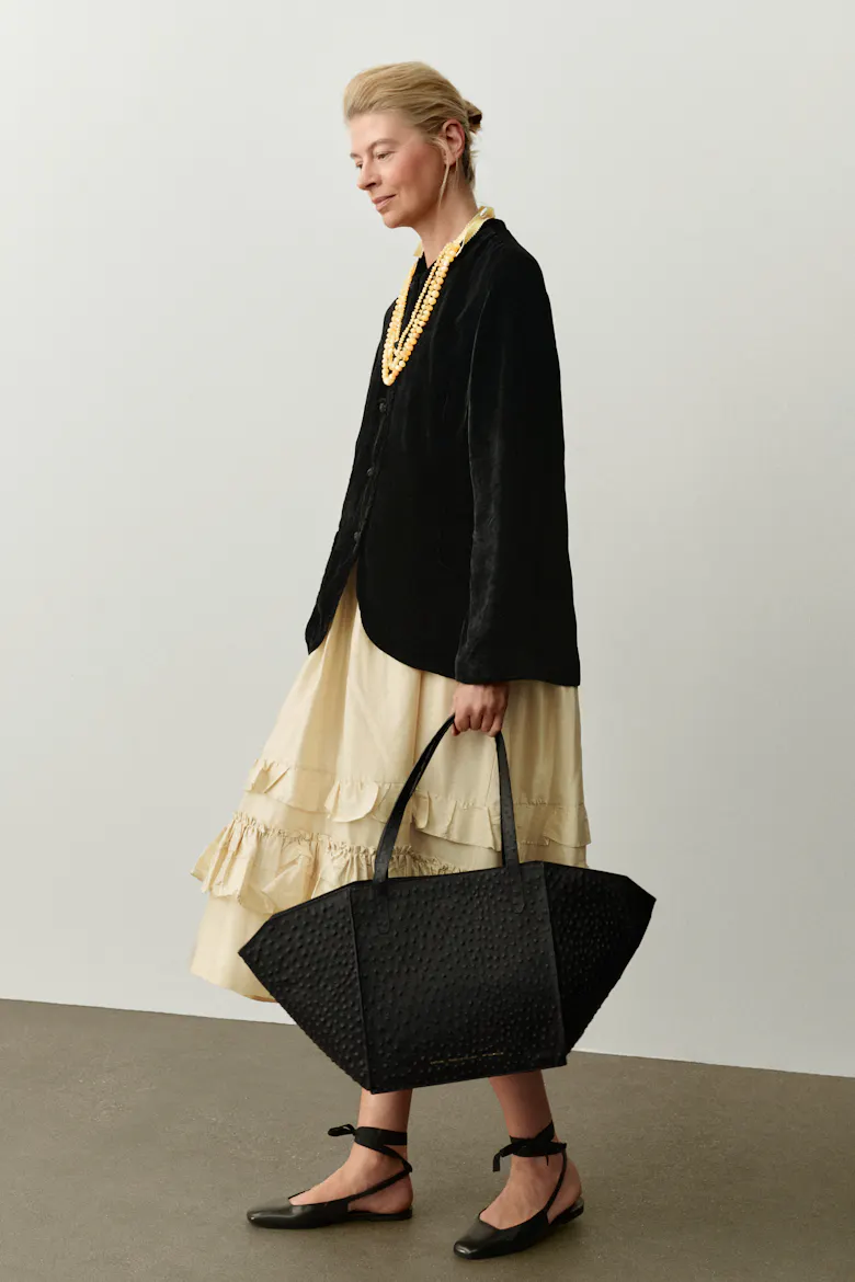 Structural Tote Bag “black ostrich”