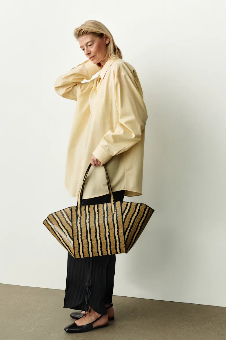 Structural Tote Bag “striped python”