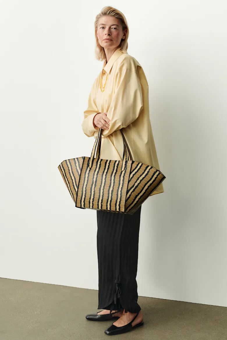 Structural Tote Bag “striped python”
