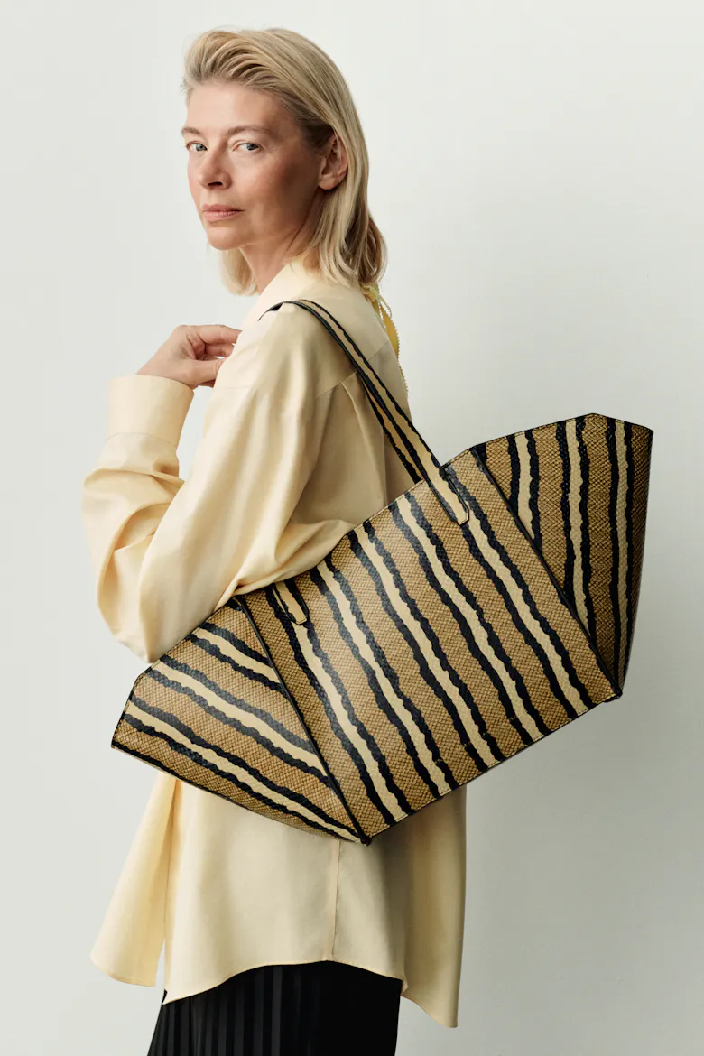 Structural Tote Bag “striped python”
